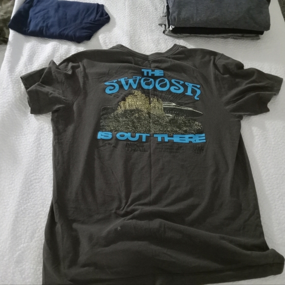 Nike T-Shirt - Picture 2 of 2